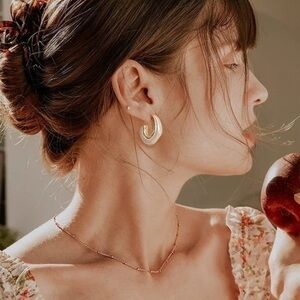 - - 18K  GP Vintage France Style C-Hoop earrings